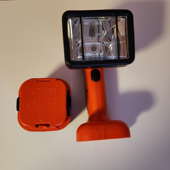 Coleman Pivoting Utility Work Light - Picture 4 of 14